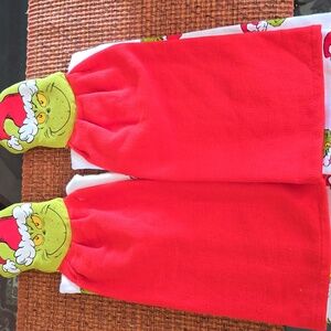DR. SEUSS BRAND THE GRINCH KITCHEN TOWEL BUNDLE OF 4 TOWELS